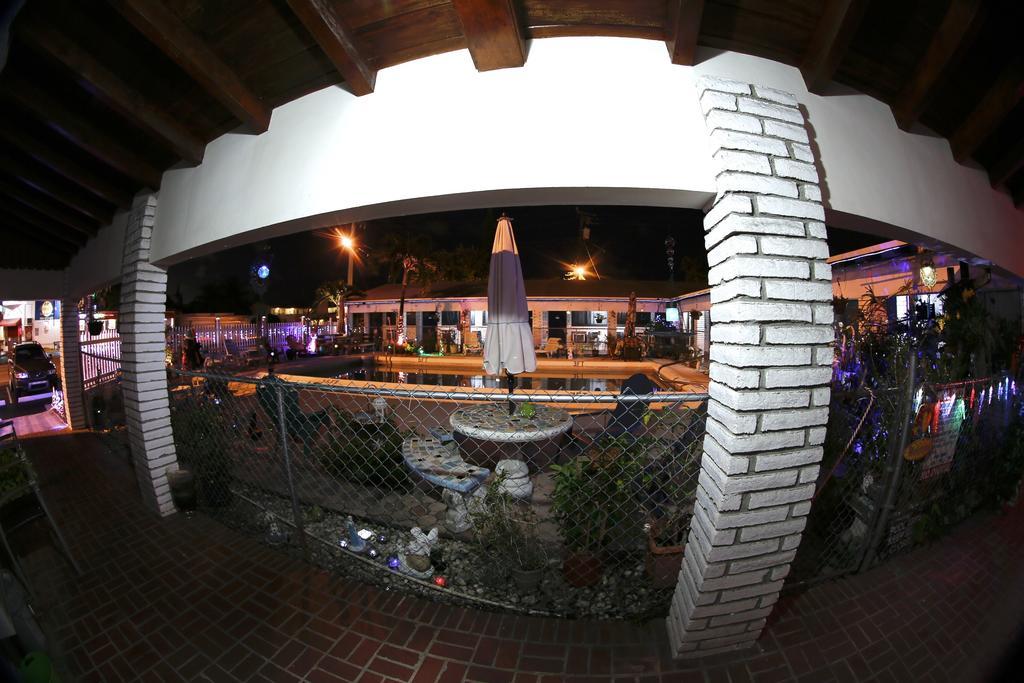 Adobe Hacienda Motel Hollywood Ngoại thất bức ảnh